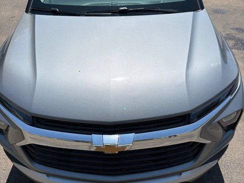 Used 2025 Chevrolet TrailBlazer LT AWD/4WD image 2