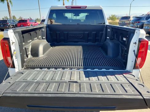 Used 2025 GMC Sierra 1500 SLT AWD/4WD image 27