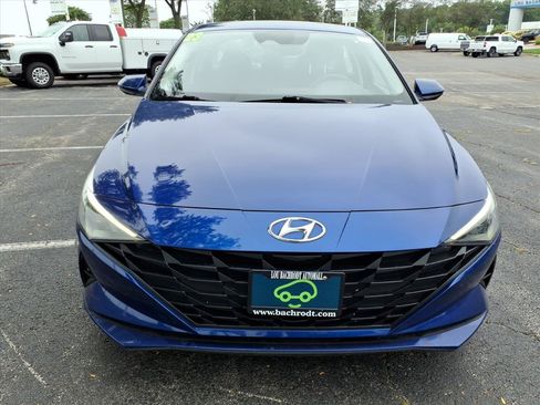 Used 2023 Hyundai Elantra SEL w/ Cargo Package FWD image 2