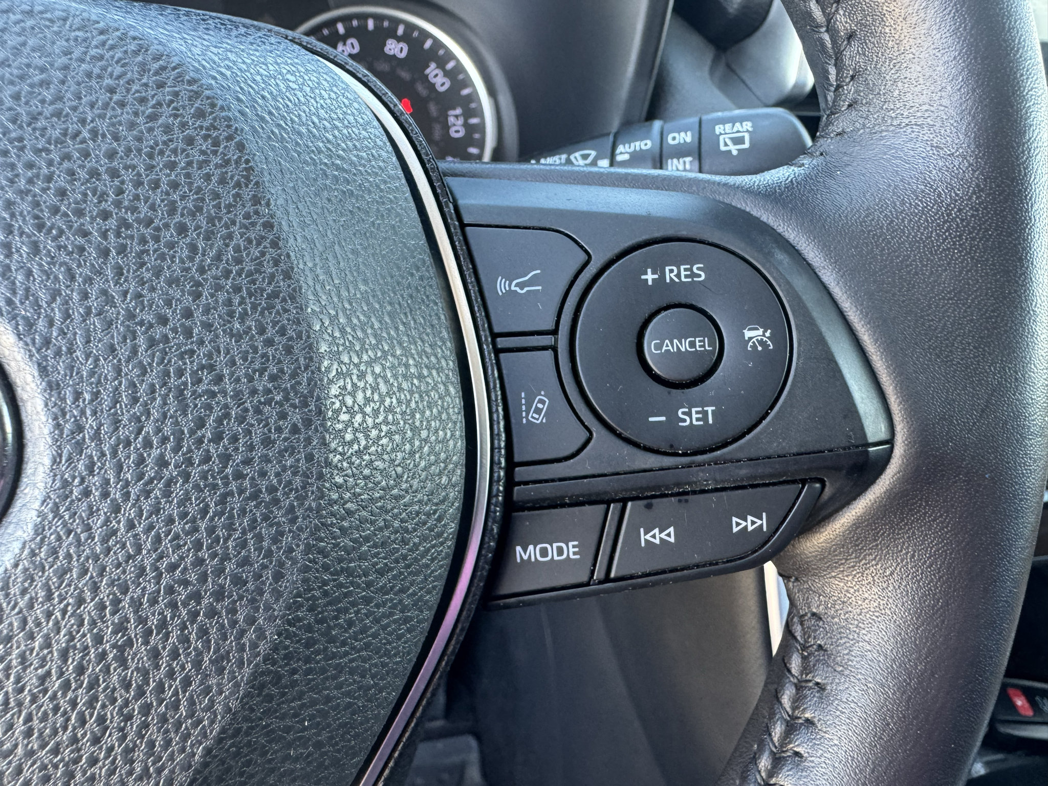 Used 2020 Toyota RAV4 XLE Premium AWD/4WD image 15