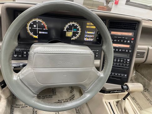 Used 1992 Cadillac Allante FWD image 32