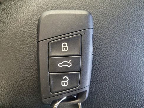 Used 2019 Volkswagen Jetta S image 32