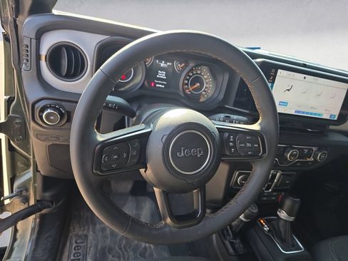 Used 2024 Jeep Wrangler Unlimited Sport AWD/4WD image 12
