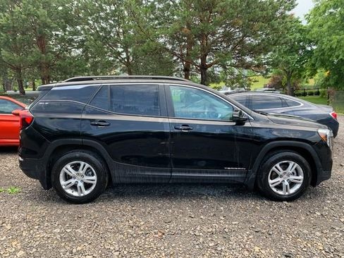 Used 2022 GMC Terrain SLE w/ Driver Convenience Package AWD/4WD image 3
