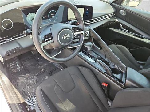 Certified 2024 Hyundai Elantra SEL FWD image 11