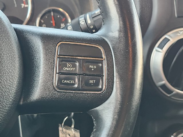 Used 2013 Jeep Wrangler Unlimited Rubicon AWD/4WD image 28
