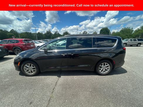 Used 2022 Chrysler Pacifica Touring-L FWD image 11