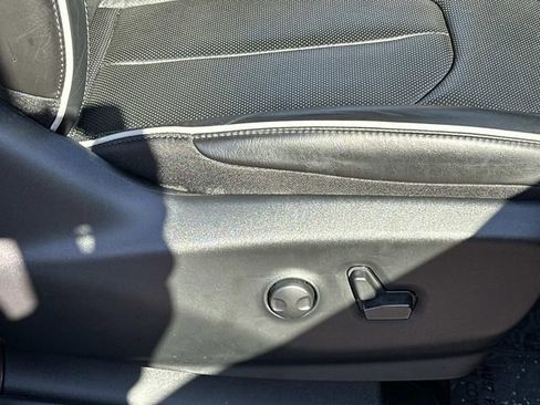 Used 2023 Chrysler Pacifica Limited w/ S Appearance Package image 11