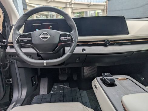 Used 2023 Nissan Ariya AWD image 11