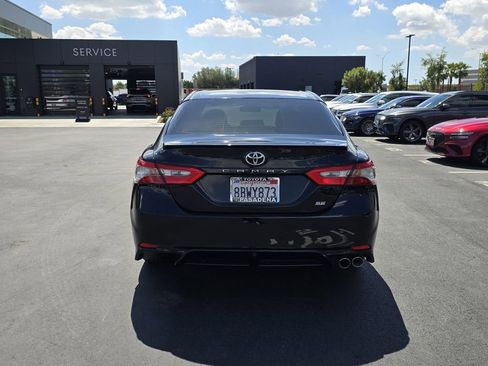 Used 2018 Toyota Camry SE image 5