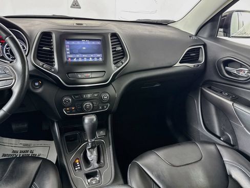 Used 2020 Jeep Cherokee Latitude Plus w/ Cold Weather Group FWD image 29