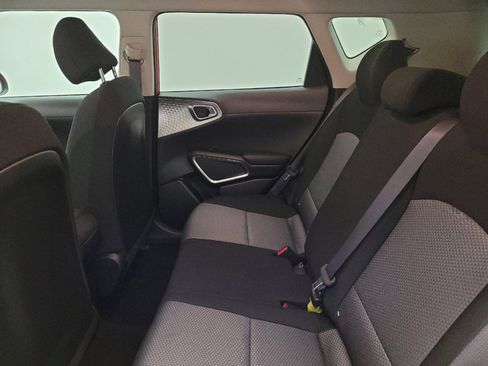 Used 2023 Kia Soul LX image 18