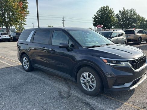 Used 2022 Kia Carnival LX FWD image 3