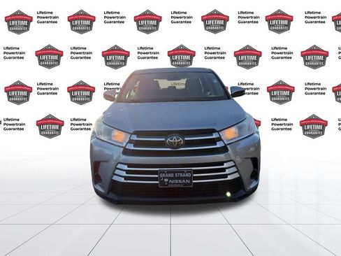 Used 2017 Toyota Highlander LE image 10