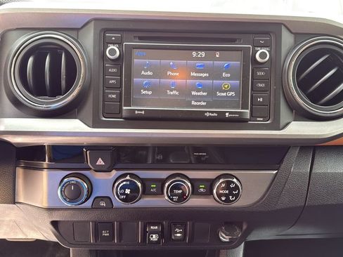 Used 2018 Toyota Tacoma SR5 AWD/4WD image 23