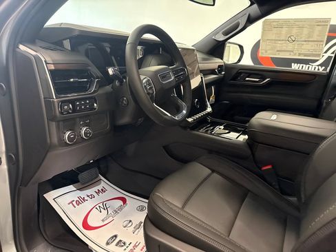 New 2026 GMC Yukon Denali w/ Sun & Power Step Package RWD image 9