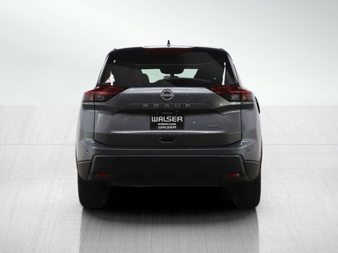 Used 2025 Nissan Rogue SV image 4