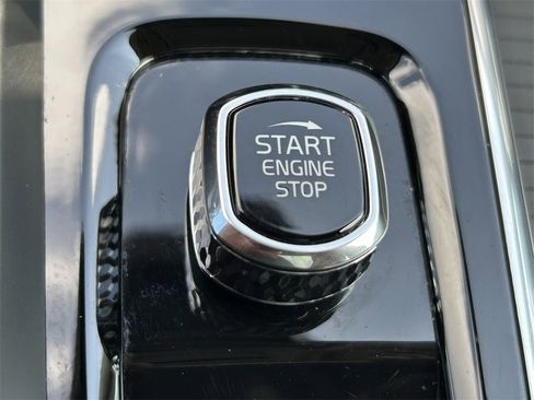 Used 2024 Volvo XC60 B5 Core image 21