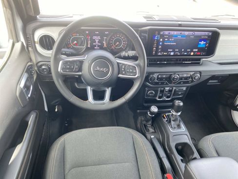 Used 2024 Jeep Wrangler Unlimited Sahara AWD/4WD image 18