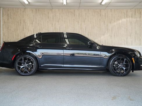 Used 2021 Chrysler 300 S w/ S Model Appearance Package RWD image 6