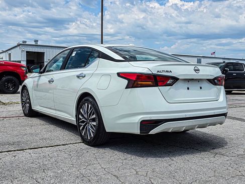 Used 2025 Nissan Altima 2.5 SV FWD image 4