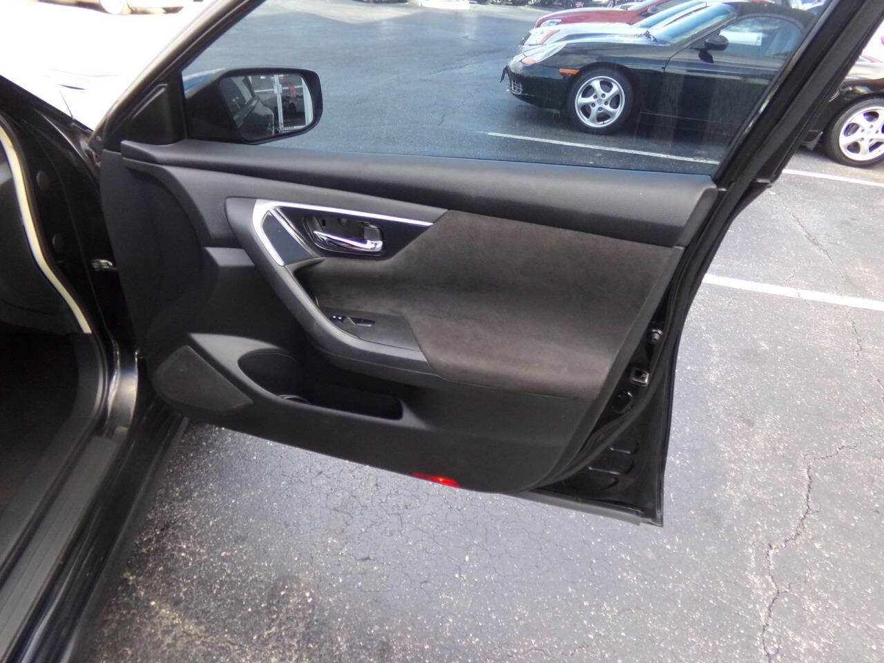 Used 2013 Nissan Altima 2.5 S FWD image 28
