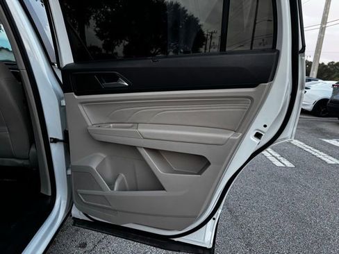 Used 2022 Volkswagen Atlas SE w/ Panoramic Sunroof Package image 15