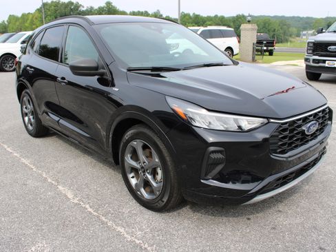 Used 2023 Ford Escape ST-Line w/ Tech Pack #1 FWD image 4