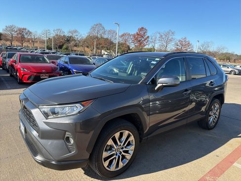 Used 2020 Toyota RAV4 XLE Premium image 1