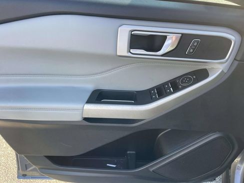 Used 2022 Ford Explorer XLT w/ Equipment Group 202A RWD image 15