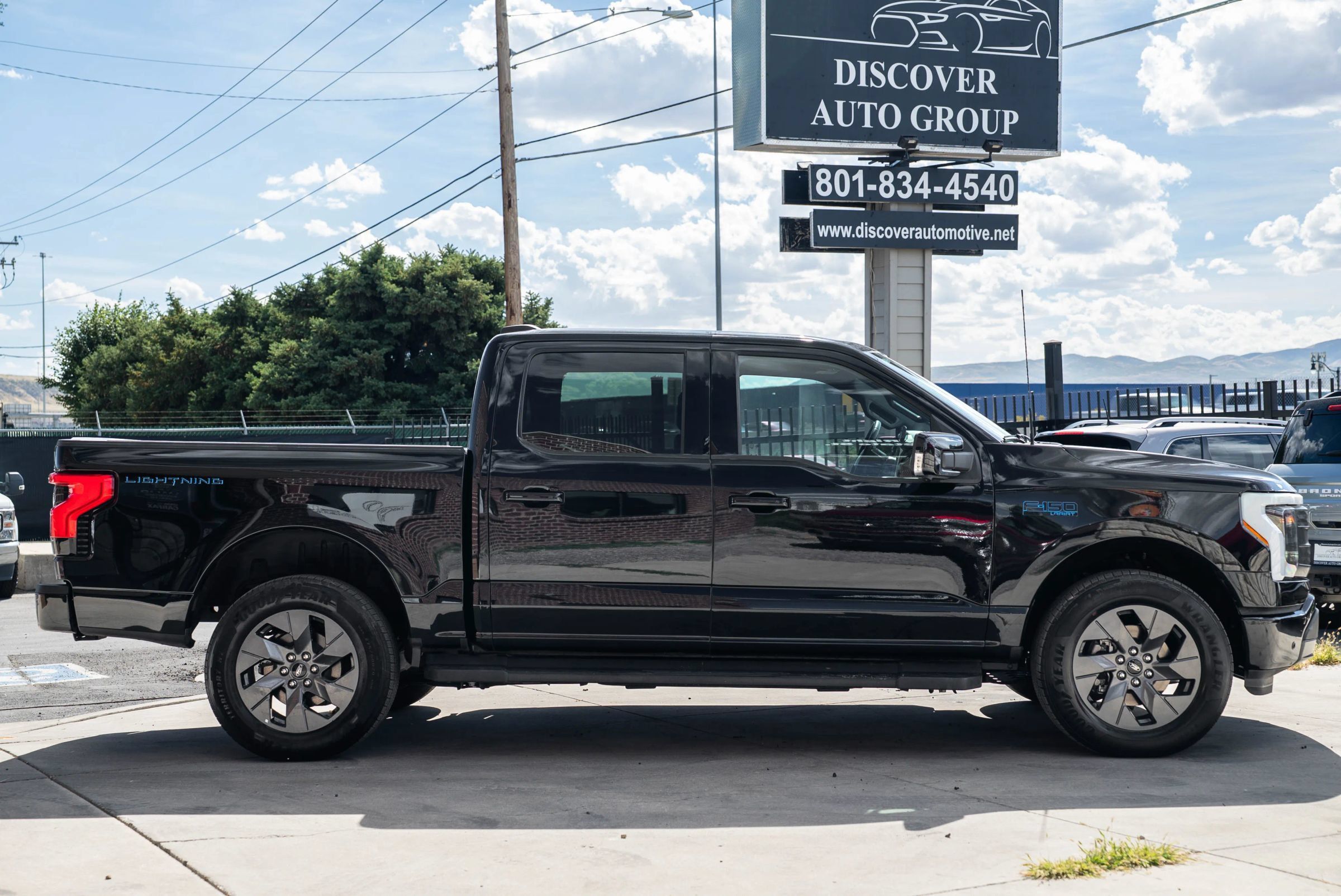 Used 2025 Ford F150 Lightning Lariat AWD/4WD image 7