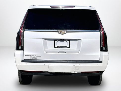 Used 2017 Cadillac Escalade ESV Luxury AWD/4WD image 6