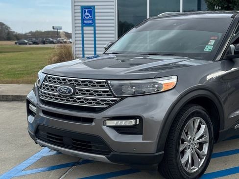 Used 2022 Ford Explorer Limited w/ Equipment Group 301A image 2