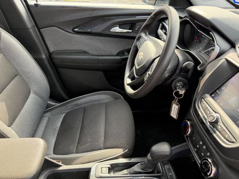 Used 2023 Chevrolet TrailBlazer LS image 10