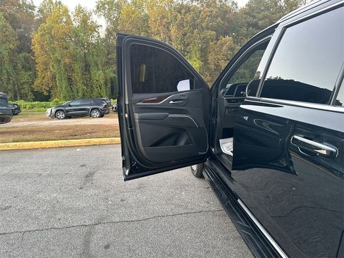Used 2024 Cadillac Escalade ESV Premium Luxury w/ Performance Package image 13
