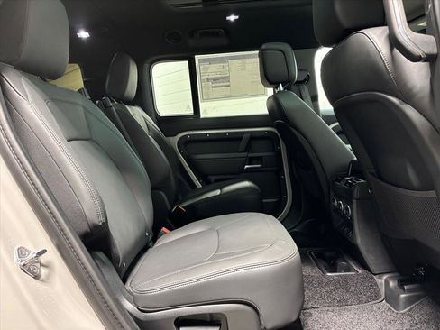 New 2026 Land Rover Defender 130 X-Dynamic SE image 40
