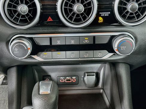 Used 2025 Nissan Sentra SV FWD image 22