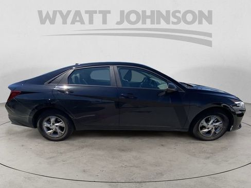 Used 2023 Hyundai Elantra SE FWD image 11