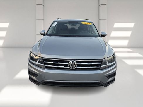 Used 2021 Volkswagen Tiguan SE w/ Panoramic Sunroof Package image 2