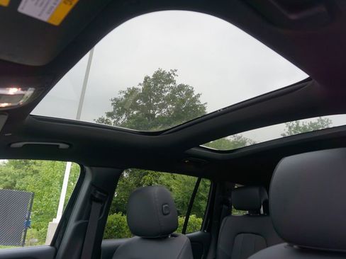 New 2025 Mercedes-Benz GLB 250 4MATIC image 12