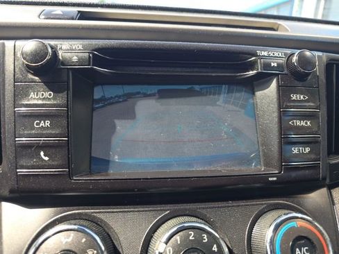 Used 2018 Toyota RAV4 LE image 18