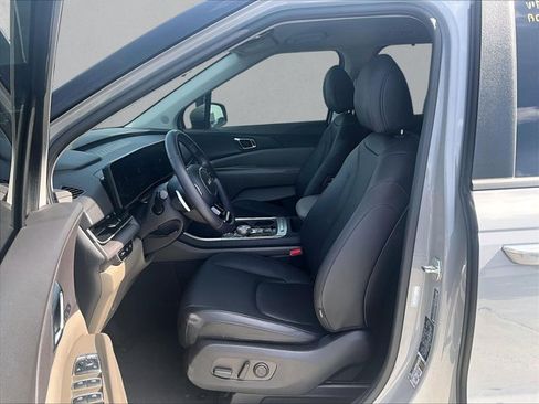 Used 2025 Kia Carnival EX FWD image 27