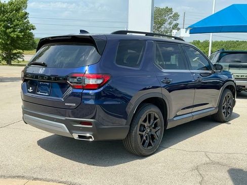 Certified 2025 Honda Pilot Touring image 3