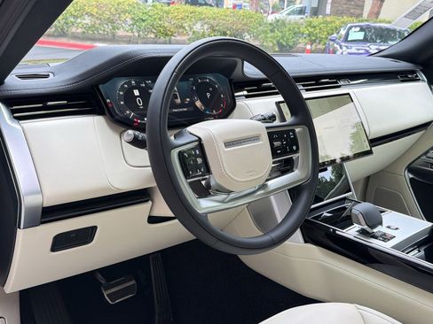 New 2026 Land Rover Range Rover SE image 4