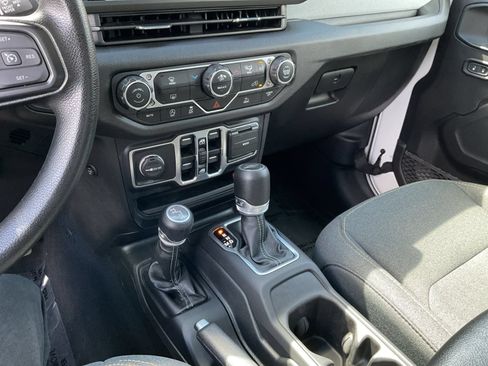 Used 2024 Jeep Gladiator Sport AWD/4WD image 40
