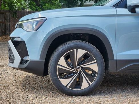 New 2025 Volkswagen Taos SE image 10