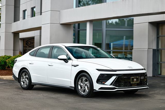 Certified 2025 Hyundai Sonata SE FWD image 1