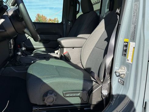 New 2025 Jeep Gladiator Sport image 2