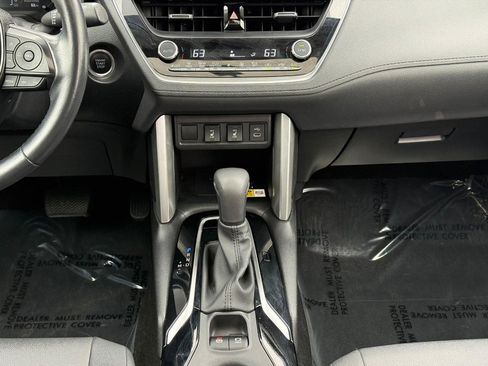 Used 2023 Toyota Corolla Cross XLE w/ Convenience Package FWD image 17