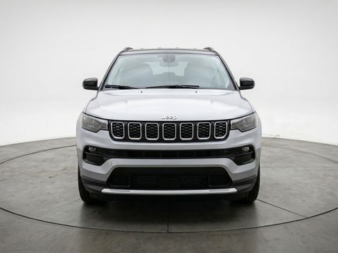 Used 2025 Jeep Compass Limited AWD/4WD image 2